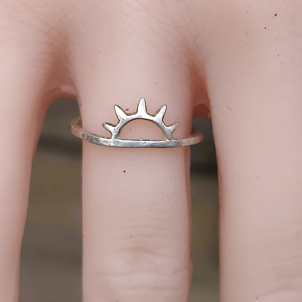 ☀️ Hammered Sterling Silver Sun Ring - Picture 4 of 5